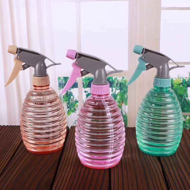 プラスチックの小さいスプレーの水筒の卸売りのウリの形のスプレーの壺の500mlの家庭の手の圧力式のスプレーの瓶の水筒の散水のスプレーの壺|undefined