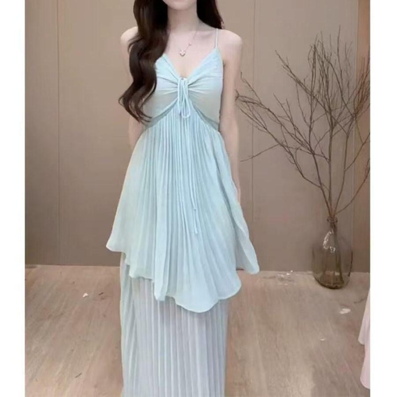 2025夏季新款吊带连衣裙垂感雪纺黑色挂脖海边度假长裙裙子女装春|undefined