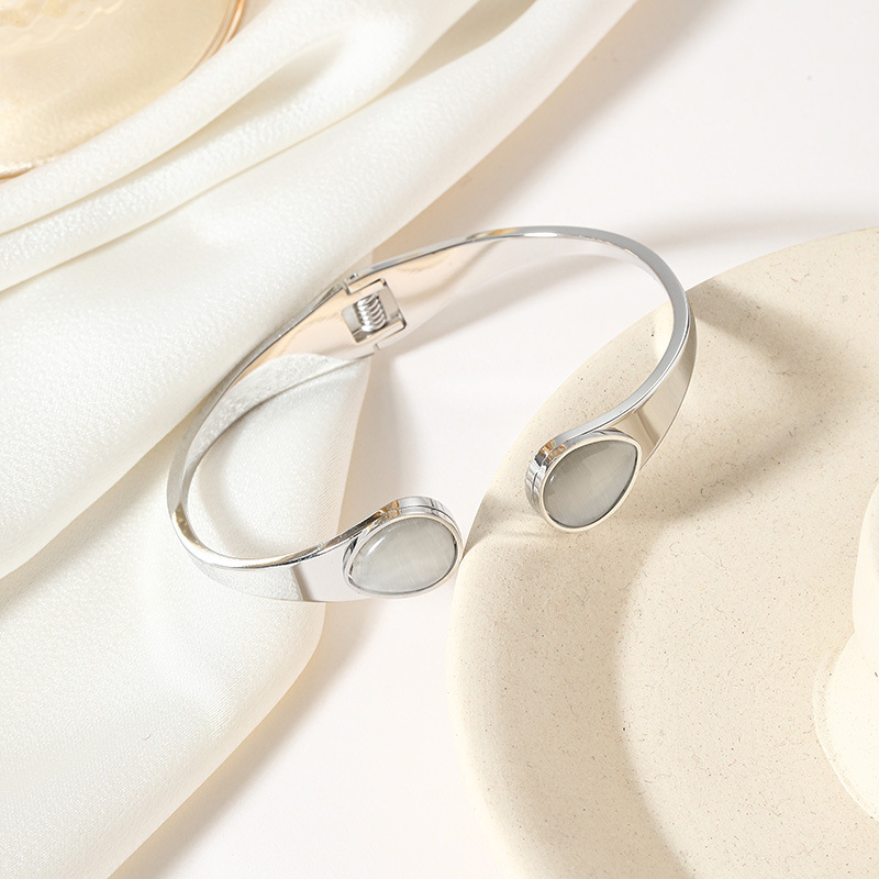 Solid Color Pattern All Seasons Season Vacation Simple Style Solid Color Titanium Steel Cat's Eye Stone Bangle In Bulk
