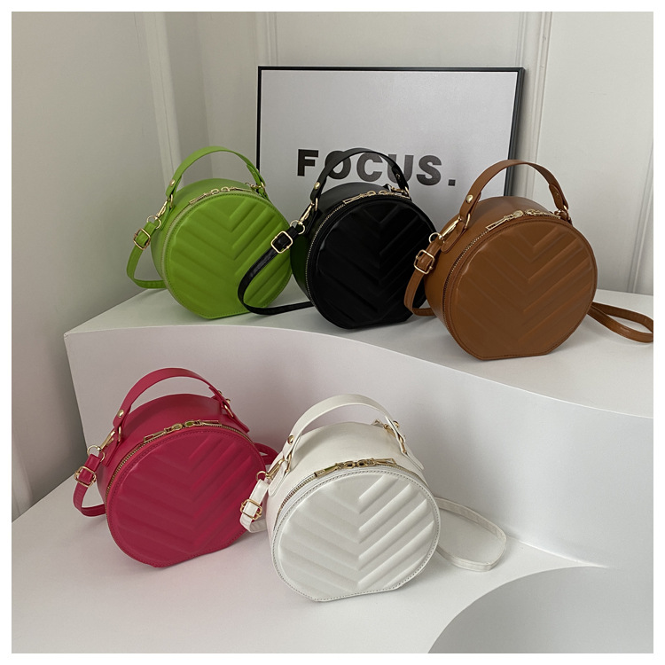 Women's Small Pu Leather Solid Color Basic Zipper Handbag display picture 13