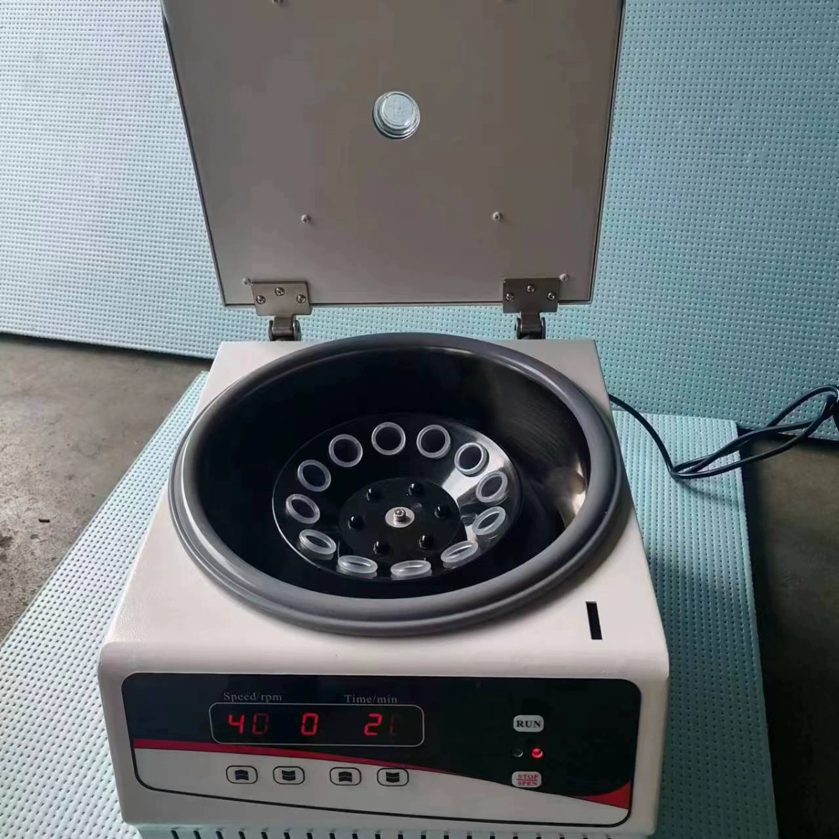 Поставка TD4K-Z настольной центрифуги