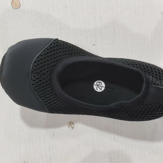 Zapatos de ballet de verano nuevos zapatos de malla hueca para niños cómodos con suela suave, zapatos de entrenamiento de malla transpirables.