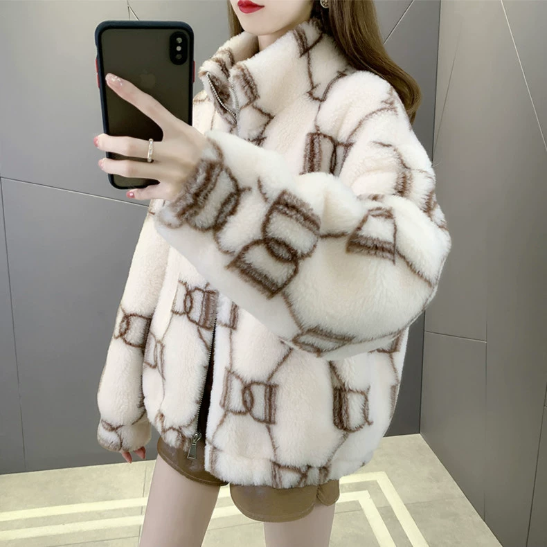 Новое зимнее стиль 2025 года Haining Fur Young Sheep Sheep Coat Lamb Fur Compound Fur Coat