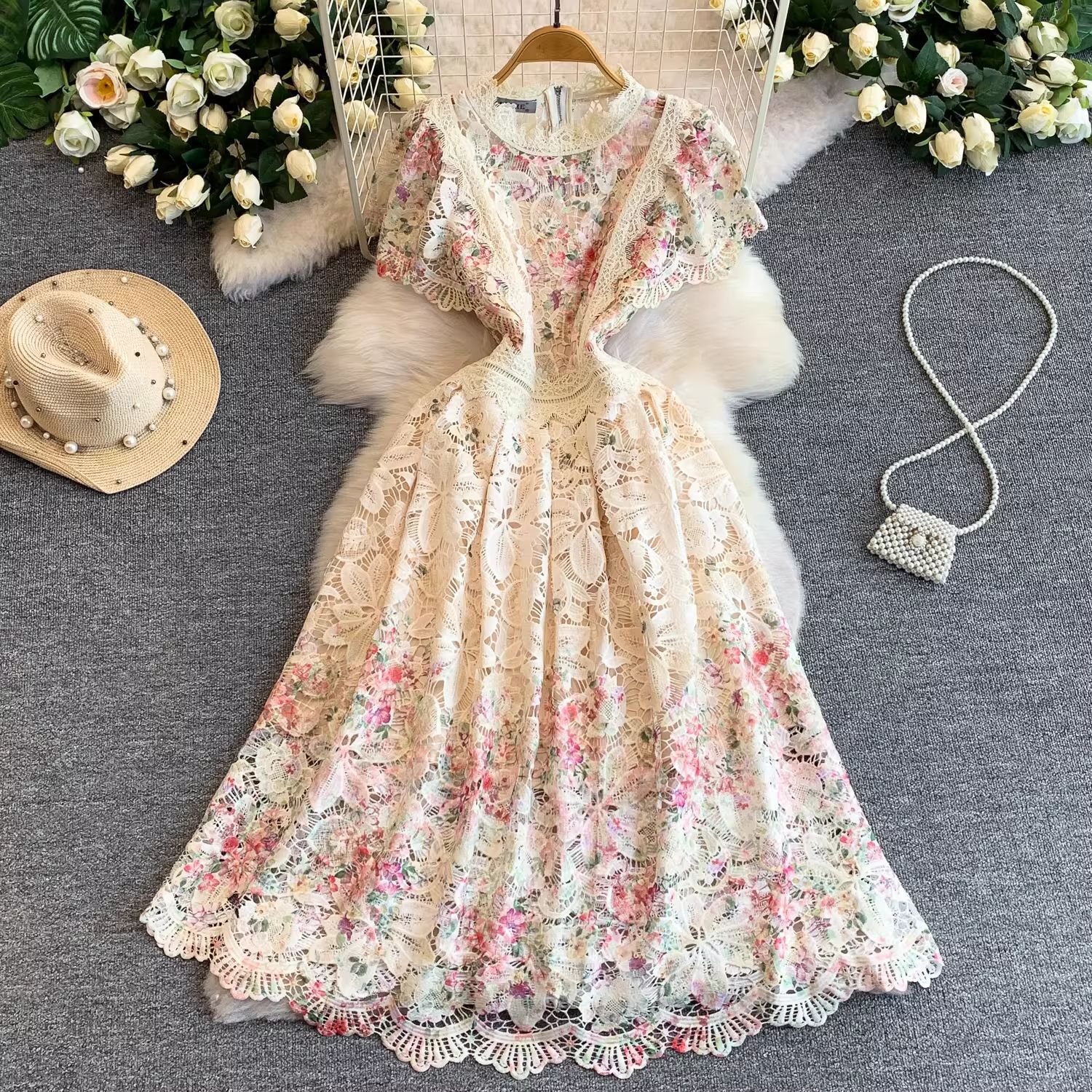 Retro lace dress with sleeves
