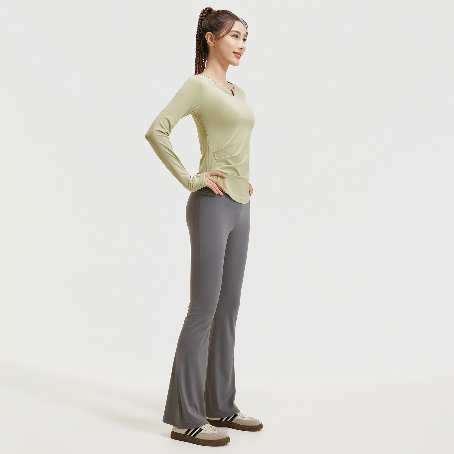 Ju Yi Tang otoño V-collar yoga conjunto de plegado desnudo sensación delgada larga fitness conjunto de mujeres image 2