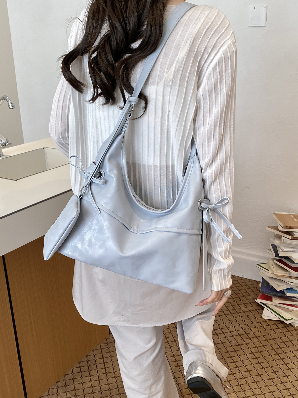 Bolso de gran capacidad para mujeres 2026 ventas calientes nuevo estilo simple bolso de hombro para estudiantes universitarios de alto nivel bolso especial