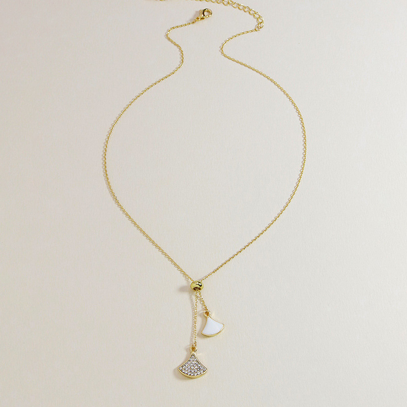 Fashion Diamond Metal Pendant Necklace Wholesale display picture 2