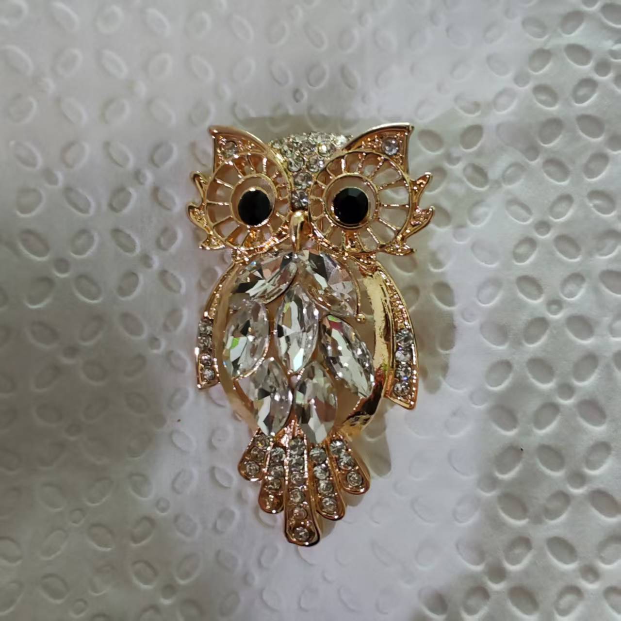 Broche de alto grado nicho bufanda hebilla aleación estilo coreano diamante incrustado abrigo perla ramillete ropa pin accesorios al por mayor