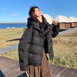 黑色国风盘扣连帽羽绒服女2025冬季超火新中式精美提花白鸭绒外套