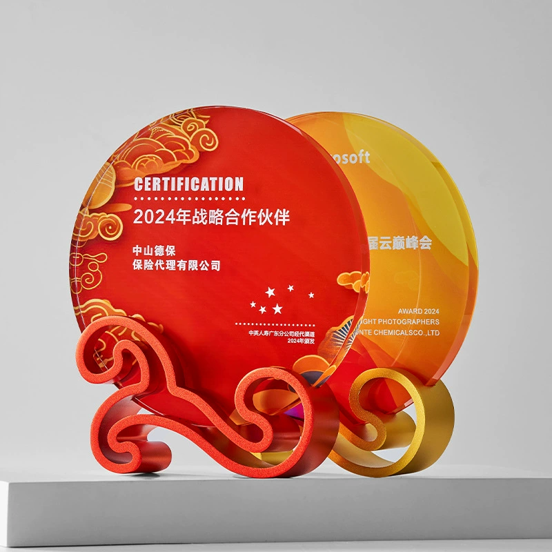 Производитель спот высоко прозрачный кристалл цветной печати трофей креативные надписи круглый трофей стратегического партнера памятный трофей
