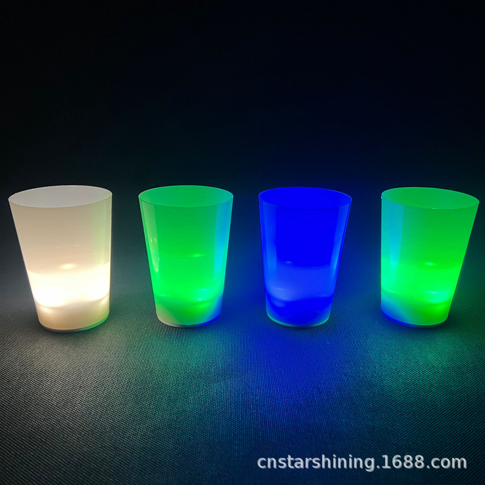 Fabrica de Shenzhen en el agua brillante inducción LED taza luminosa puede hacer logotipo colorido taza de cerveza de bebida luminosa