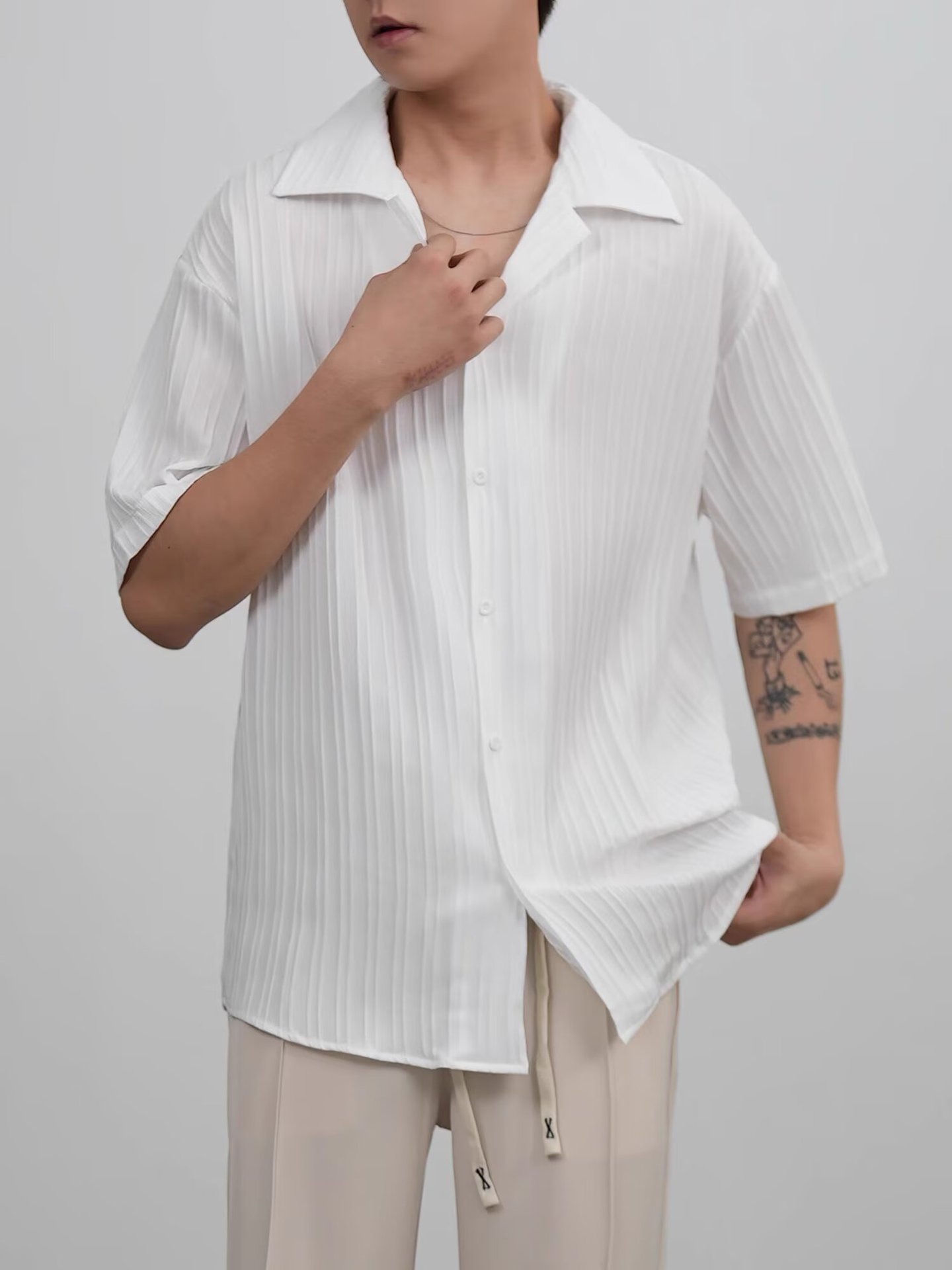 Herren Kurzarm Freizeithemd Mit Textur In Schwarz Weiss_voghion.com