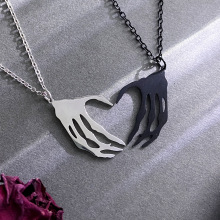 欧美跨境个性不锈钢黑白配情侣骷髅手爱心项链闺蜜二人饰品批发