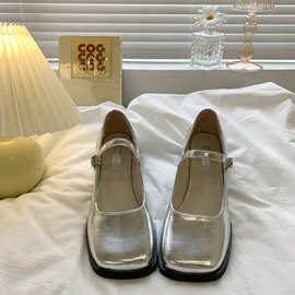 方头银色单鞋女2024夏季新款法式中高跟鞋复古粗跟玛丽珍女鞋