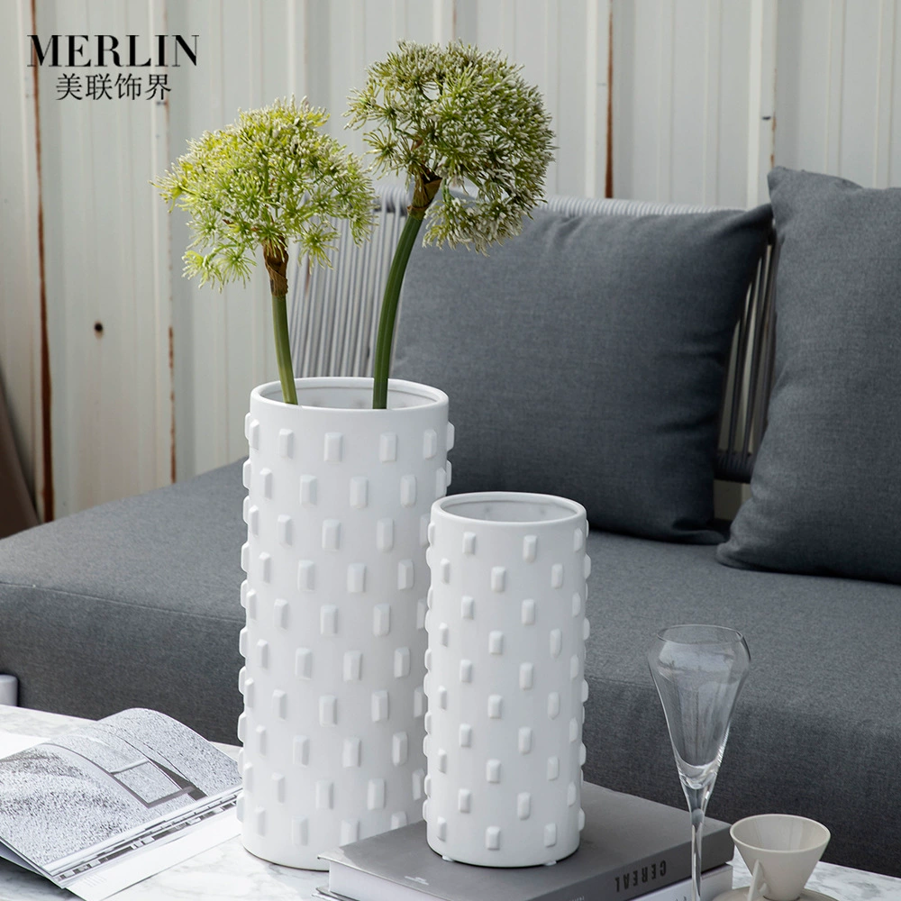 美联饰界 Polka dot matte white ceramic vase home creative simple modern style ornament creative ceramic
