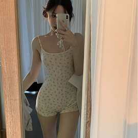 纯欲露背碎花吊带连体裤女装夏季修身小众休闲裤居家舒适a字短裤
