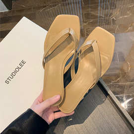 新款新款夏季新款猫跟高跟鞋人字拖平底外穿夹趾凉拖鞋平底舒适