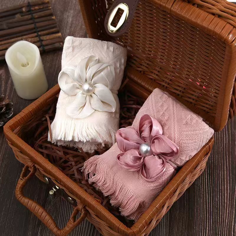 Gift towel wedding gift company celebration opening annual meeting Xi shop creative tassel hand gift towel Gift towel wedding gift company celebration opening annual meeting Xi shop creative tassel hand gift towel