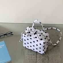 �n��ins��ʿ�D�����2025�ļ��¿�С����ŮС�����c���g��б���