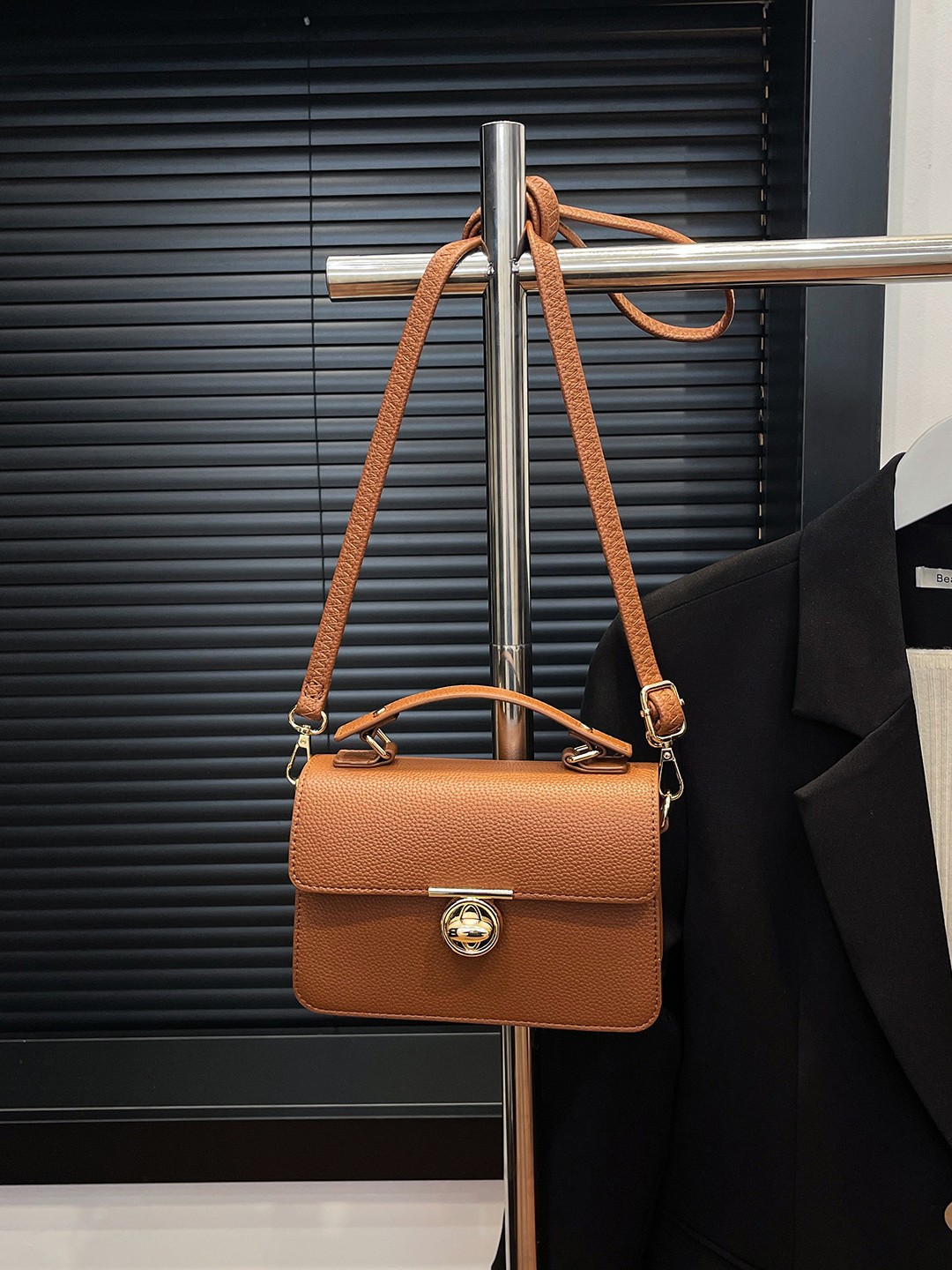 Bolso de mochila para mujeres 2025, nuevo tipo transfronterizo de lichi, bolso de mano cuadrado, sensación de alto nivel, lujo ligero, bolso de hombro universal