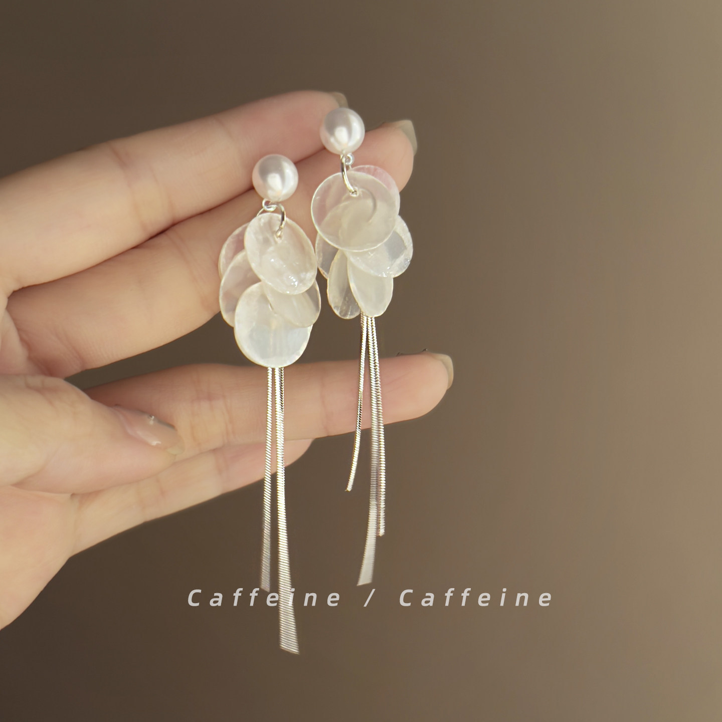 Small elegant earrings pearl