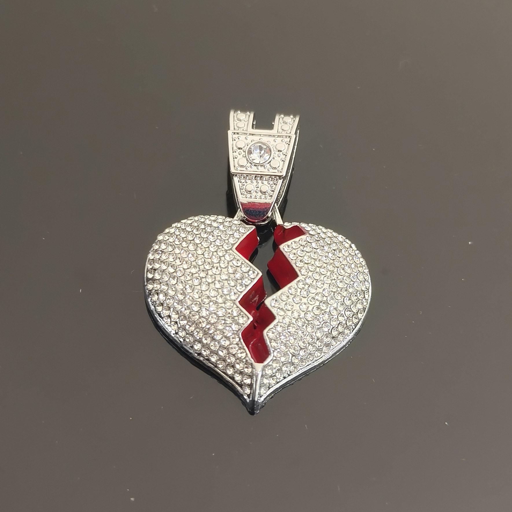 Collar personalizado con colgante de corazón roto con diamantes, estilo hip-hop europeo y americano, cadena cubana, cadena para clavícula, unisex, con diamantes incrustados.
