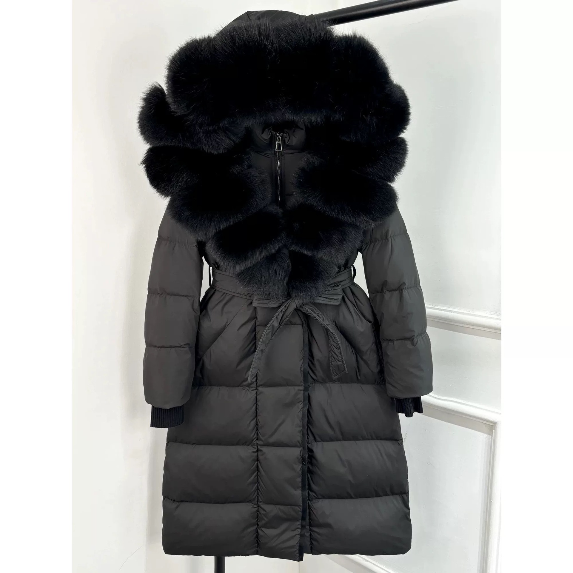 블랙 + 블랙 모피 칼라