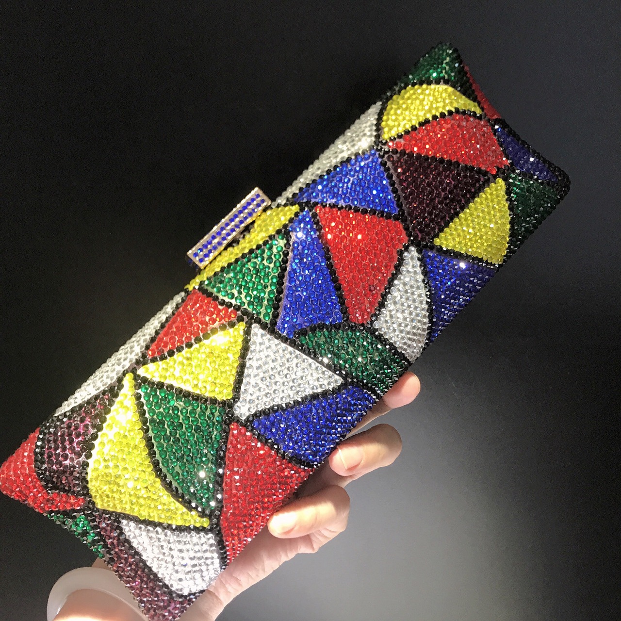 Túi clutch dạ hội hình tam giác kẻ sọc kim cương tương phản màu nóng — Màu đen chi tiết 3