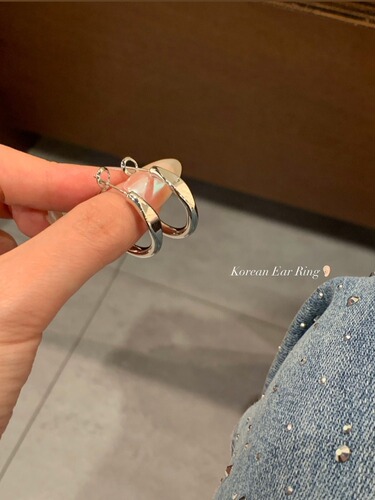 Ins cool style ear studs  new ear pins, unique design sense, high-end ear hooks for women