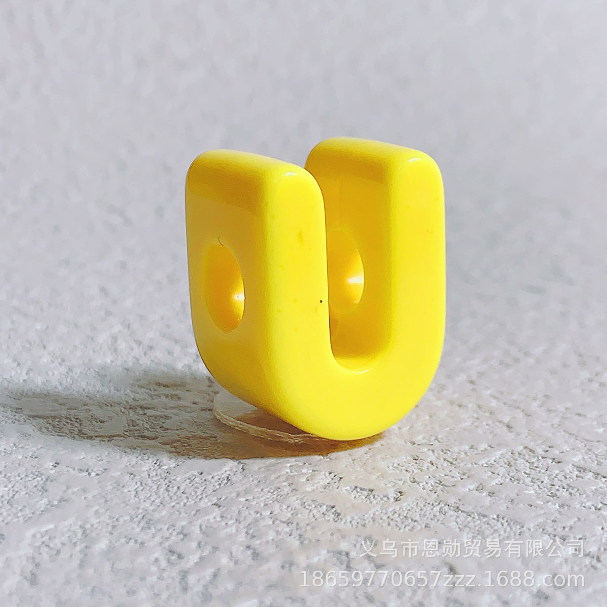 U (yellow)