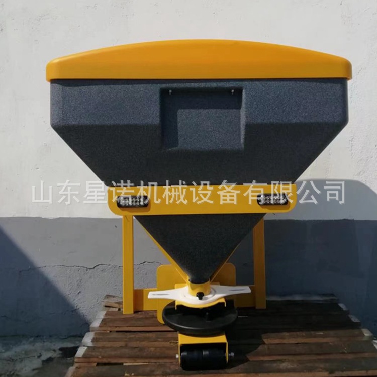 市政路面除雪设备 电动小型车挂式融雪撒布机 聚乙烯撒盐机