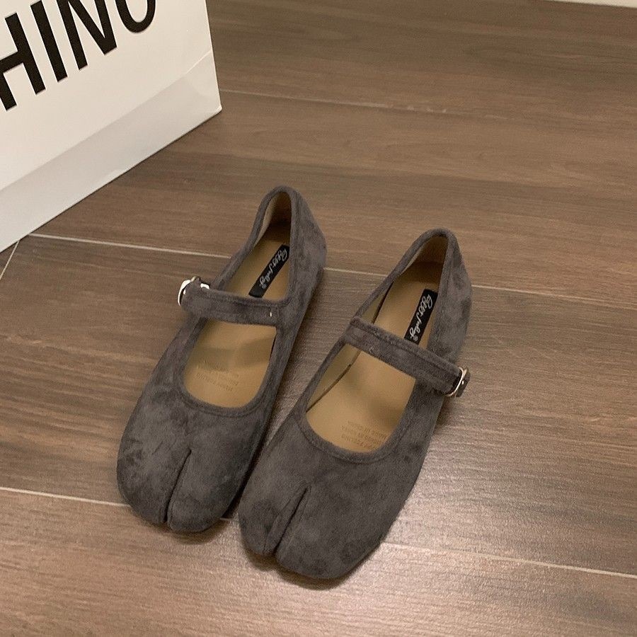Zapatos Retro Mary Jane para mujeres 2026 primavera nuevo estilo francés suave nicho de camisa de dedos de pezuña plana zapatos de noche