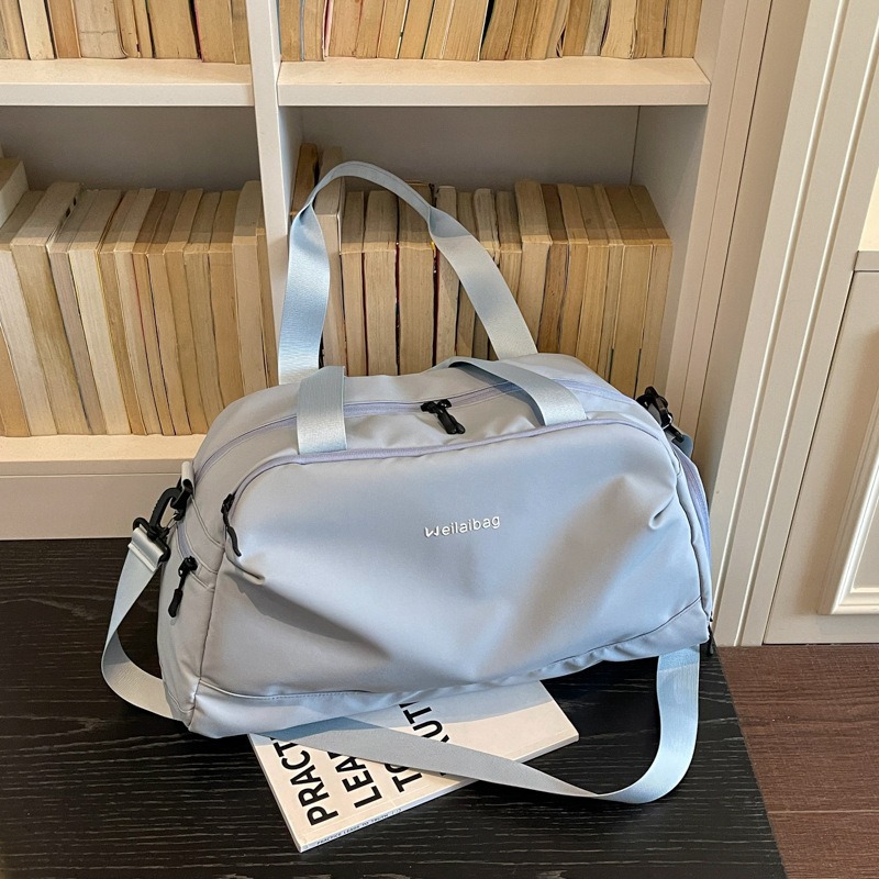Capacious sports bag wet and dry separation for men and women