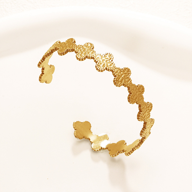 Fábrica en stock al por mayor de Europa y América transfronteriza de acero inoxidable en forma de C pulsera abierta ajustable chapado en oro 18K personalidad no se desvanece