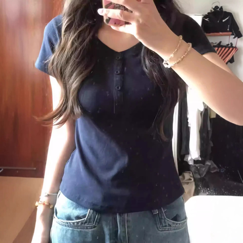 Early Summer V-Neck Buttoned Short-Sleeve T-Shirt for Women, Unique and Beautiful, Super Stylish, Slim-Fit, Flattering Short Top Early Summer V-Neck Buttoned Short-Sleeve T-Shirt for Women, Unique and Beautiful, Super Stylish, Slim-Fit, Flattering Short Top