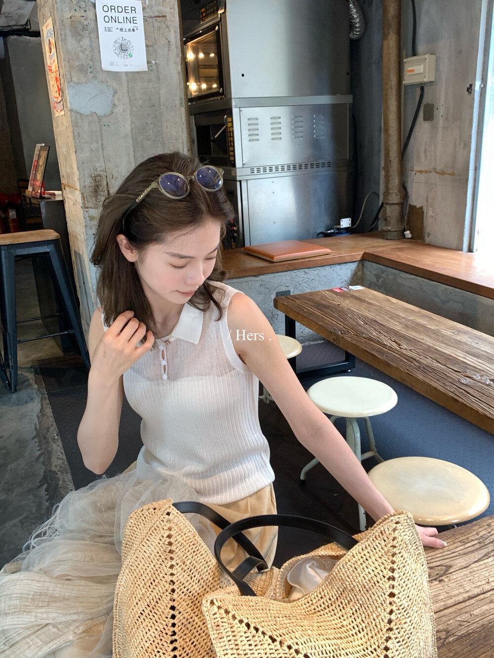 Áo hai dây nữ cổ polo dệt kim phối ren hở vai, form ôm sát — xám, trắng ngà, xanh lam chi tiết 25