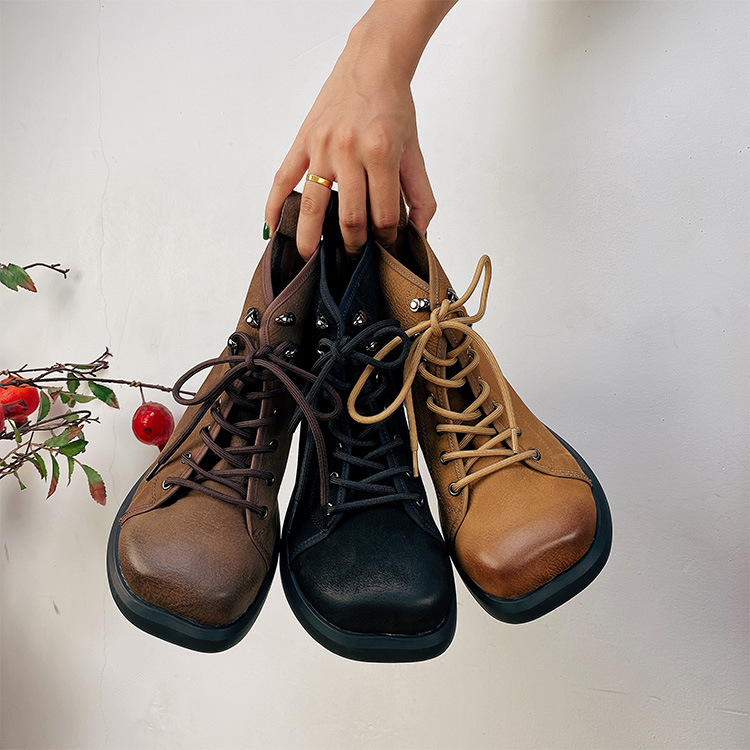 2022蔓绿萝秋季新款圆头头层牛皮现货纯色前系带低筒森女系马丁靴