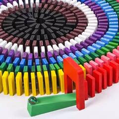 ドミノの子供の益知力は脳のおもちゃを動かします。