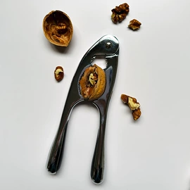 核桃夹;剥蒜器蒜泥器;刨子、削皮器