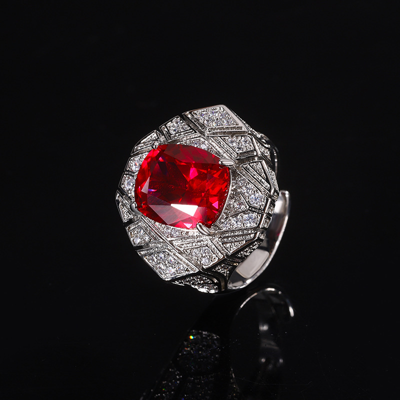 Anillo de corindón rojo