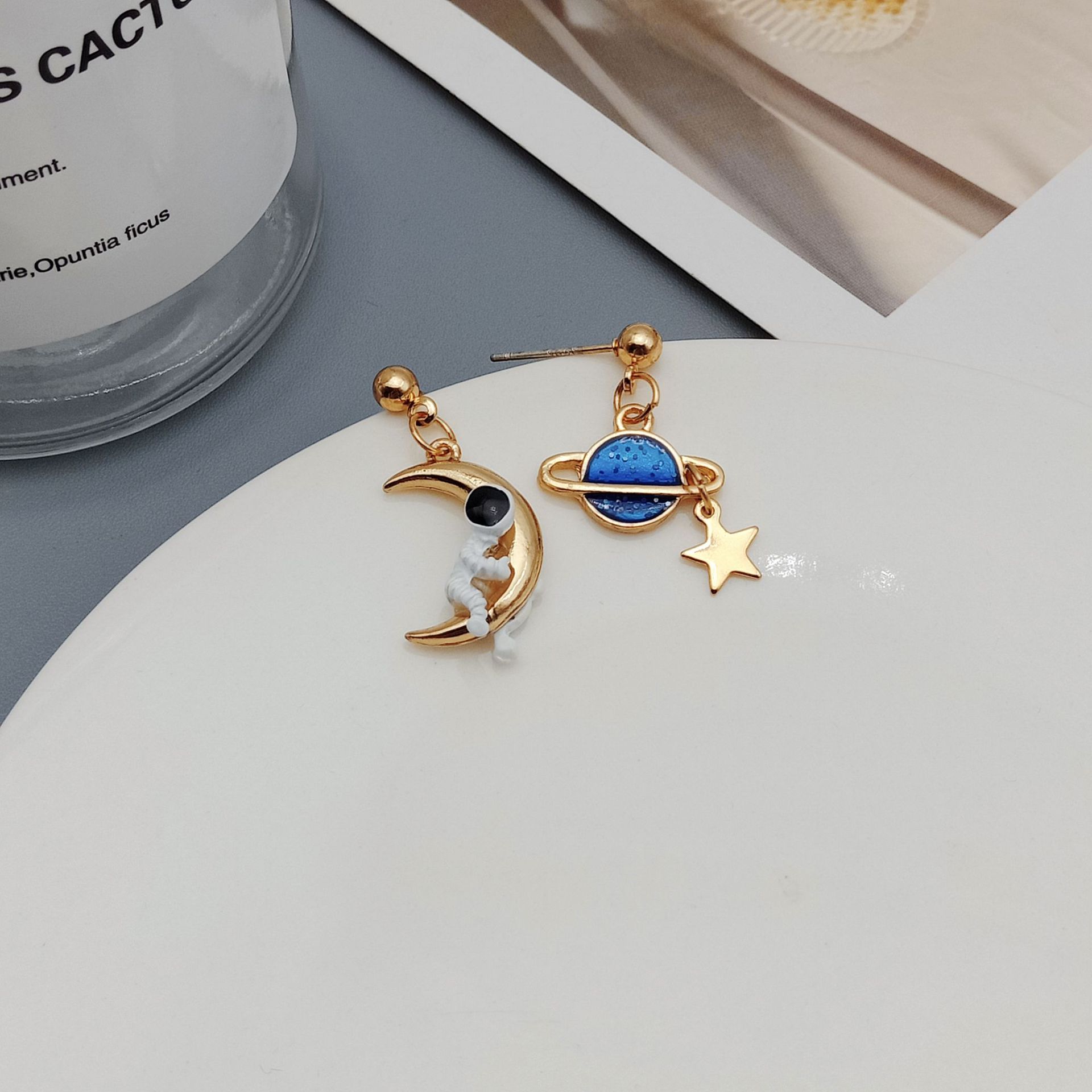 Women'S Gender Fashion Astronaut Moon Alloy Plating Women's Drop Earrings 1 Pair
