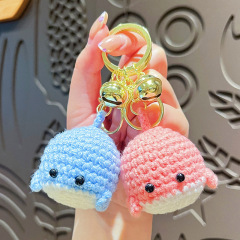 創意的な毛糸のかぎ針編みのクジラのキーホルダーが可愛いです。