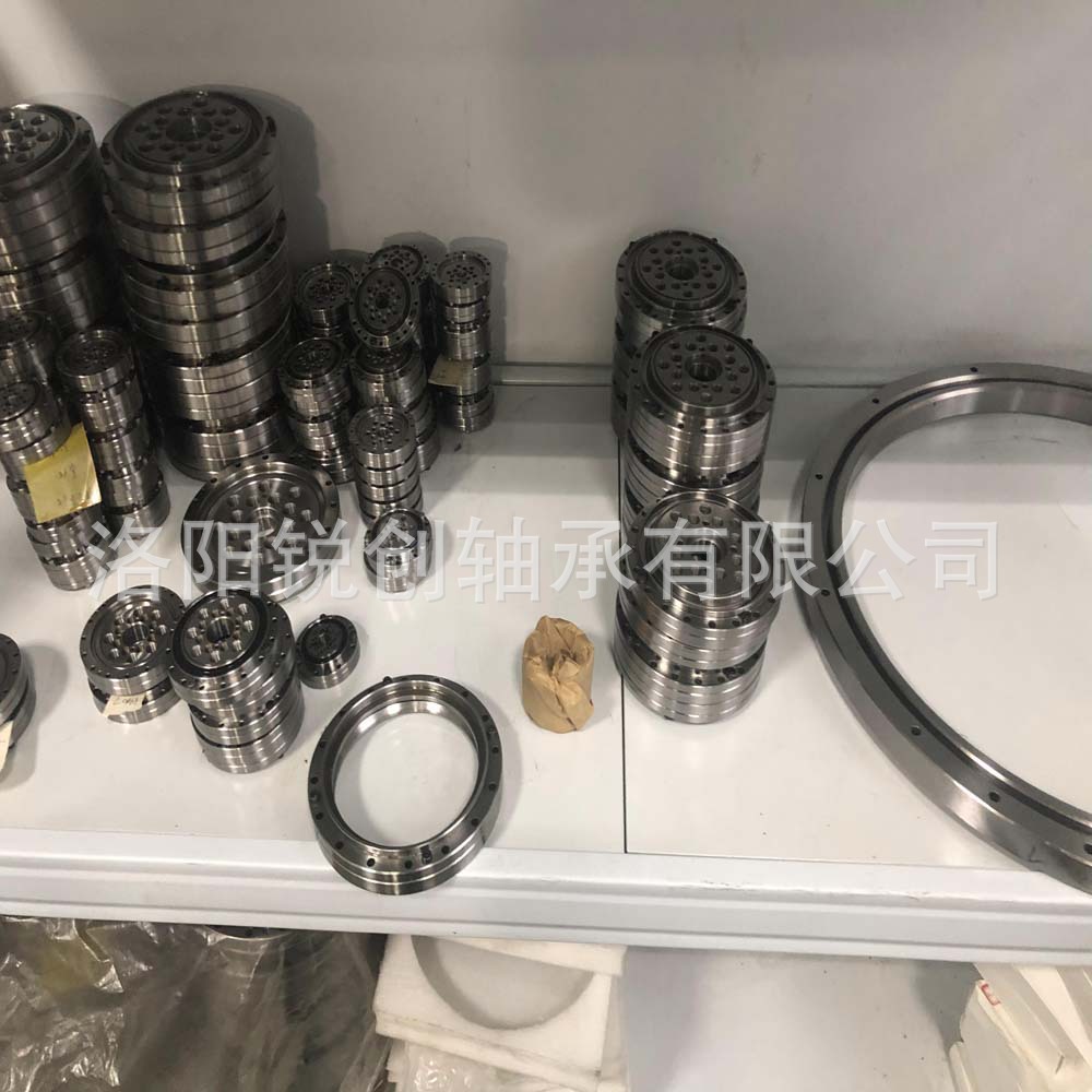 RA8008C薄壁交叉滚子轴承    机器人轴承 外圈分体设计