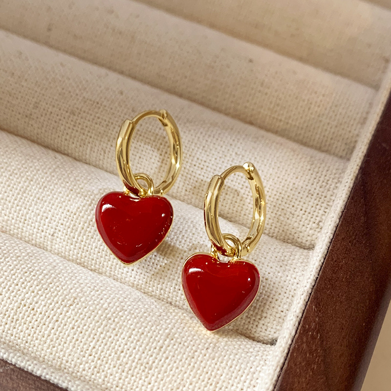 Pendientes de doble cara con corazón rojo de concha natural_voghion.com