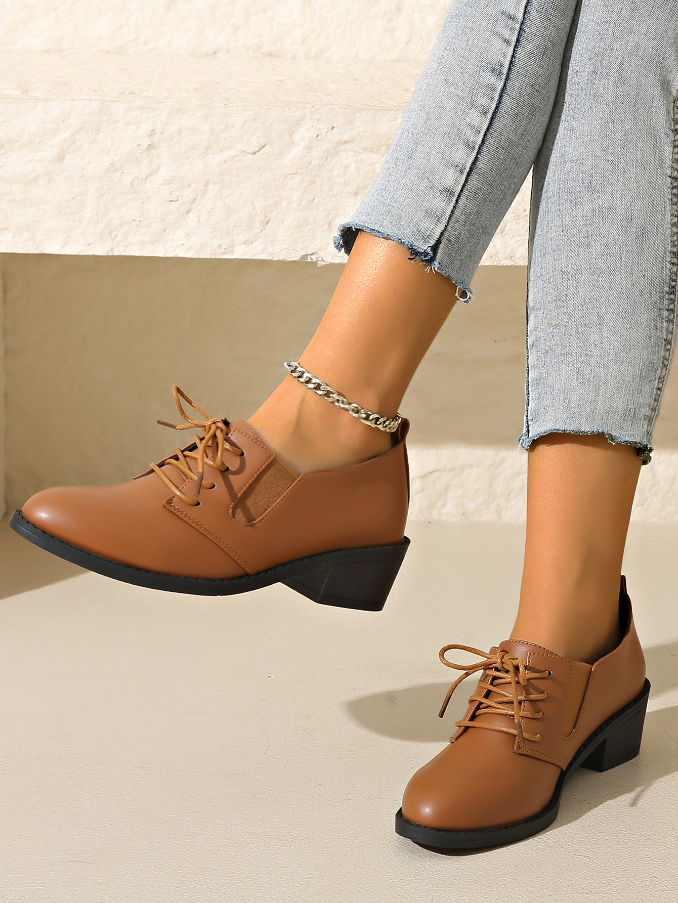 Dames retro veterschoenen met blokhak van leer voor formele look_voghion.com