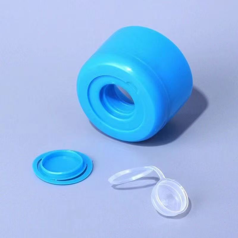 La tapa del cubo de agua pura universal se tapa repetidamente con la tapa del dispensador de agua, la tapa del cubo de agua mineral se tapa con la tapa sellada del cubo de agua potable.