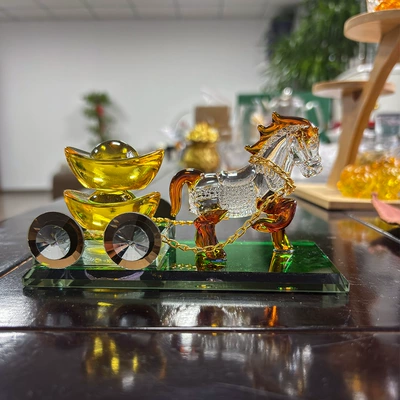 Ornament Glass Carriage Pulling Gold Ingots: Perfplant seat