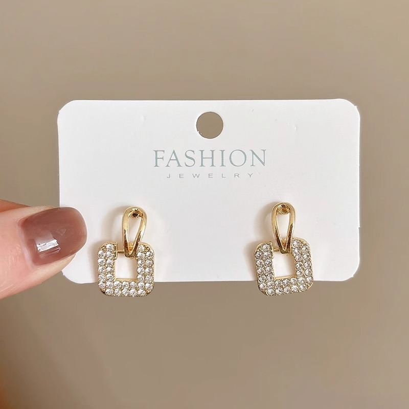 Pendientes de perlas, pendientes de estilo caliente, lujo ligero, pendientes simples de celebridades de Internet, accesorios de Yiwu, venta al por mayor