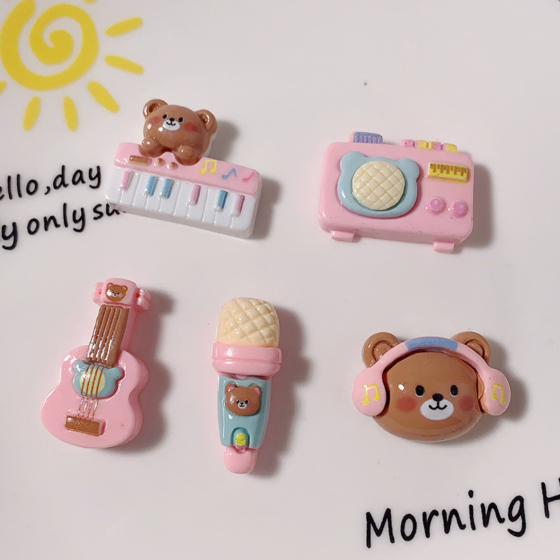 Hermoso instrumento musical accesorios de resina de oso DIY accesorios de cabello a mano clipes de cabello taza de agua pegamento de crema caja de teléfono móvil agujero agujero zapatos