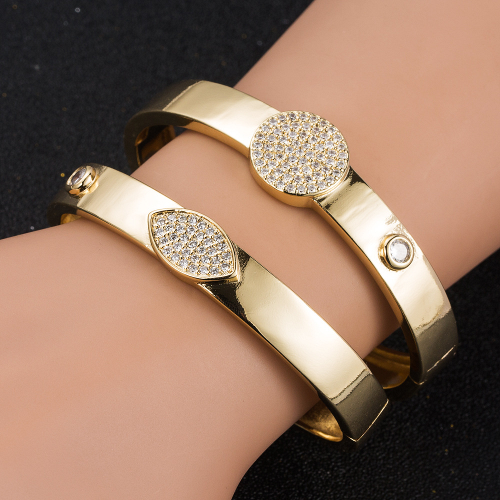 Nouveau Cuivre Incrusté De Zircon Véritable Or Galvanoplastie Boucle Femme Bracelet En Cuivre Lisse display picture 1